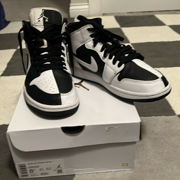 Jordan Shoes - Womens or Mens Jordan 1 Mid SE 8.5W 7M